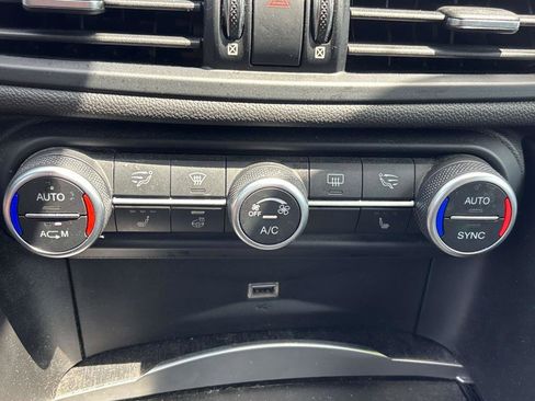 Used 2019 Alfa Romeo Giulia AWD image 18