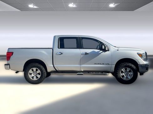 Used 2018 Nissan Titan SV w/ SV Convenience Package image 8