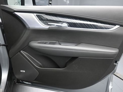 Used 2024 Cadillac XT6 Premium Luxury image 32