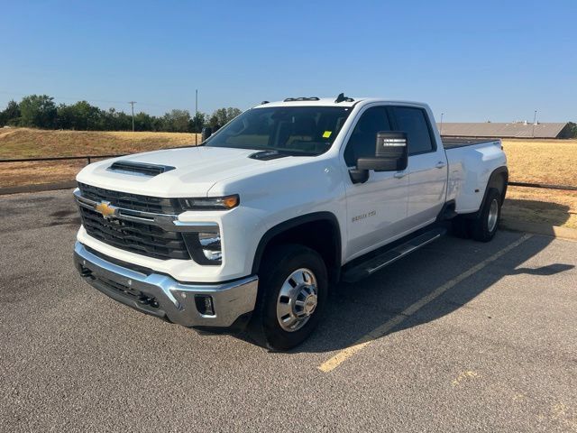 Used 2026 Chevrolet Silverado 3500 LT w/ Safety Package AWD/4WD image 3