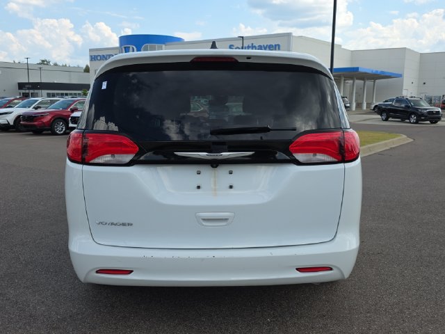 Used 2023 Chrysler Voyager LX FWD image 4