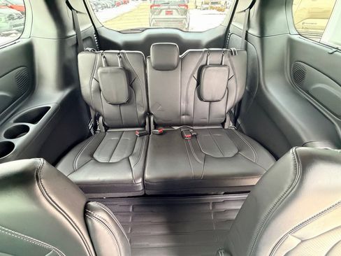 Used 2024 Chrysler Pacifica Touring-L w/ Uconnect Theater Family Group image 24