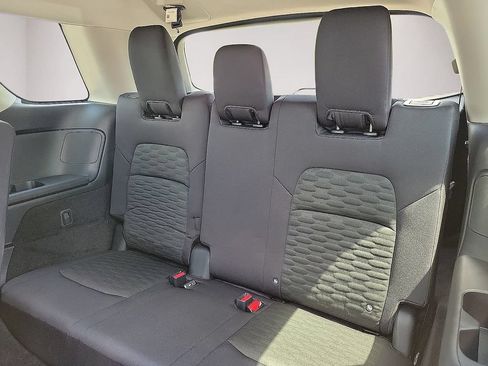 Used 2024 Nissan Pathfinder SV AWD/4WD image 9