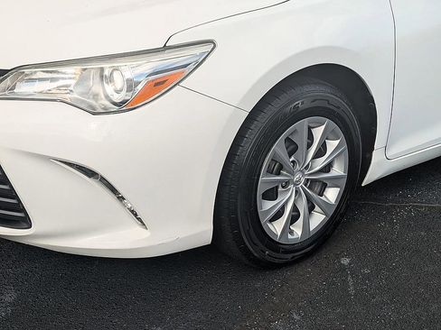 Used 2015 Toyota Camry LE image 9