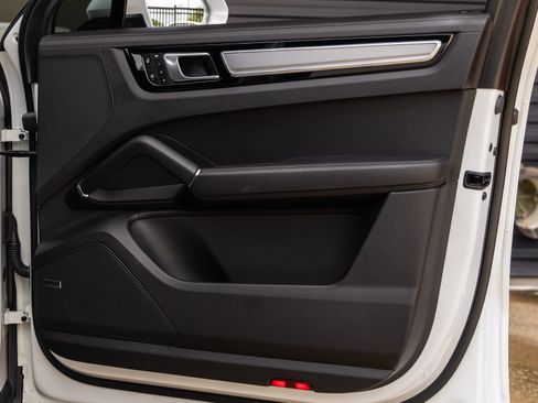Certified 2023 Porsche Cayenne S AWD/4WD image 43