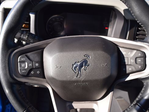 Used 2023 Ford Bronco Badlands image 10