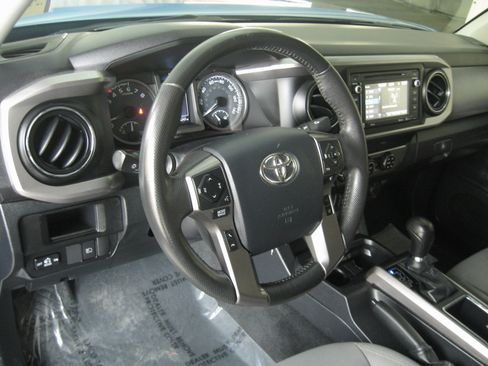 Used 2019 Toyota Tacoma SR5 image 11