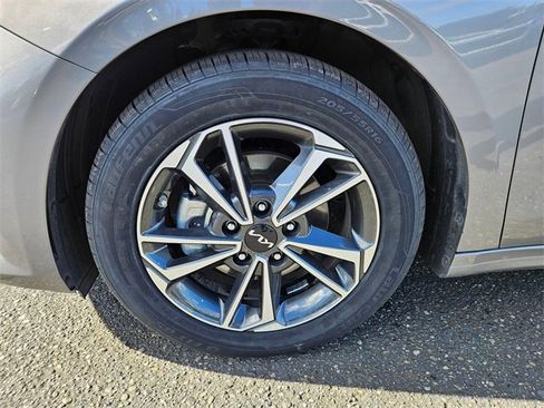 Used 2024 Kia Forte LXS image 8