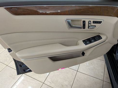 Used 2014 Mercedes-Benz E 350 4MATIC Sedan image 15