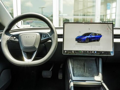 Used 2025 Tesla Model 3 Long Range RWD image 17