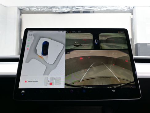 Used 2023 Tesla Model Y Long Range image 18