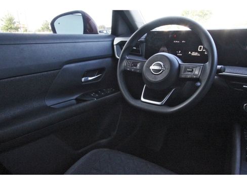 Used 2025 Nissan Kicks SV FWD image 11