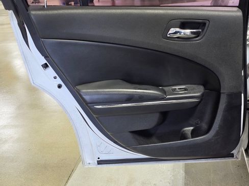 Used 2011 Dodge Charger SE RWD image 6