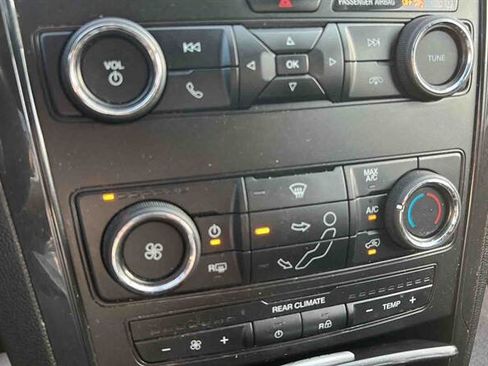 Used 2018 Ford Explorer XLT image 21