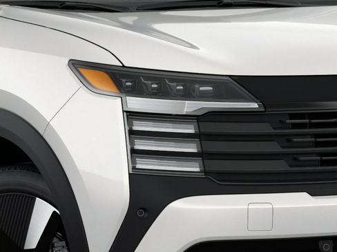 New 2026 Nissan Kicks SR w/ SR Premium Package FWD image 10