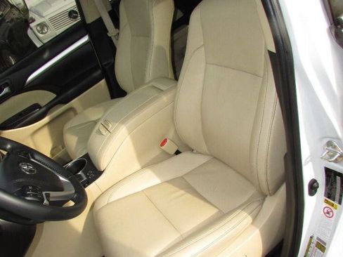 Used 2019 Toyota Highlander XLE image 13