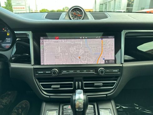 Used 2021 Porsche Macan AWD/4WD image 34