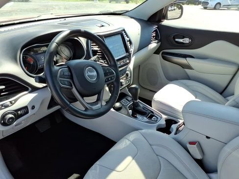 Used 2020 Jeep Cherokee Limited w/ Technology Group AWD/4WD image 3