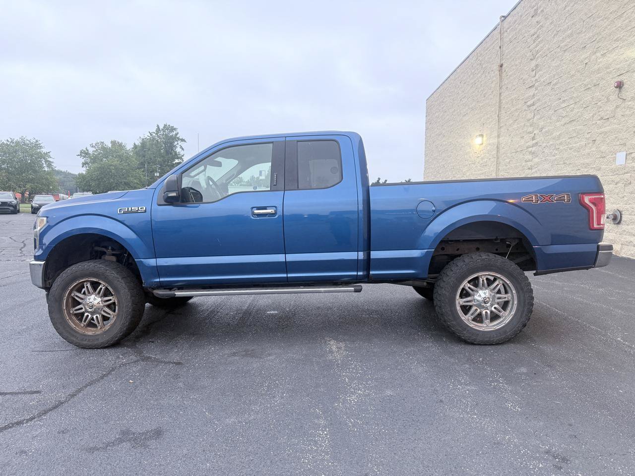 Used 2017 Ford F150 XLT w/ Equipment Group 302A Luxury AWD/4WD image 2
