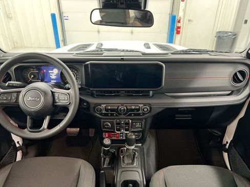 Used 2024 Jeep Wrangler Unlimited Rubicon image 10