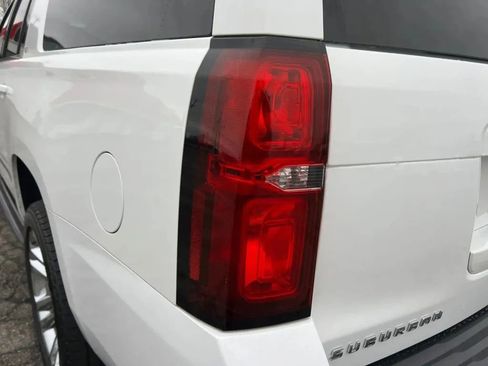 Used 2019 Chevrolet Suburban LT image 38