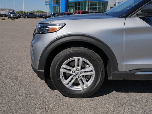 Used 2020 Ford Explorer XLT w/ Equipment Group 202A AWD/4WD image 11
