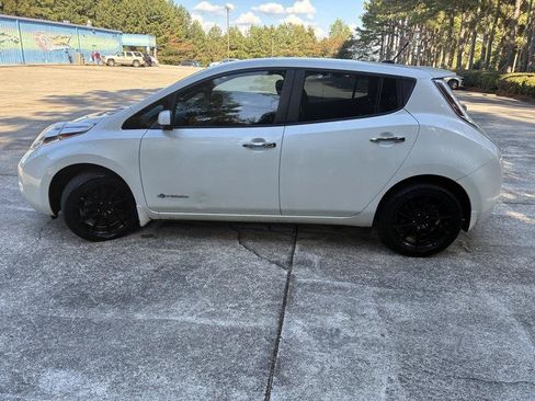 Used 2014 Nissan Leaf SV w/ Premium Package FWD image 10