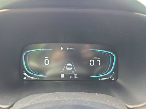 Used 2025 Kia Soul LX w/ LX Technology Package FWD image 25