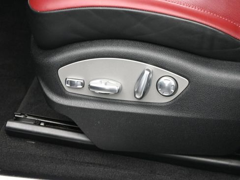 Used 2023 Porsche Macan S image 21