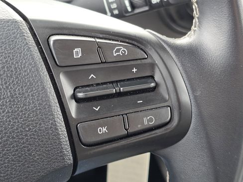 Used 2023 Hyundai Venue SEL image 13