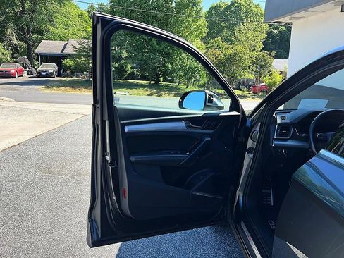 Used 2018 Audi SQ5 Premium Plus image 25