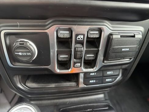 Used 2021 Jeep Gladiator Overland image 18