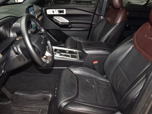 Used 2023 Ford Explorer Platinum w/ Technology Package RWD image 13