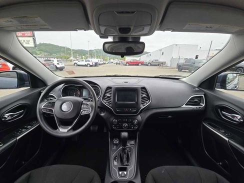 Used 2021 Jeep Cherokee Latitude AWD/4WD image 15