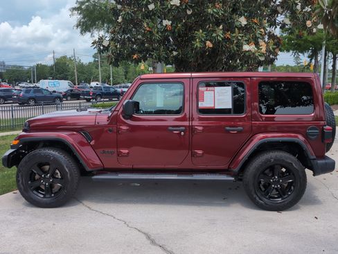 Used 2021 Jeep Wrangler Unlimited Sahara AWD/4WD image 7