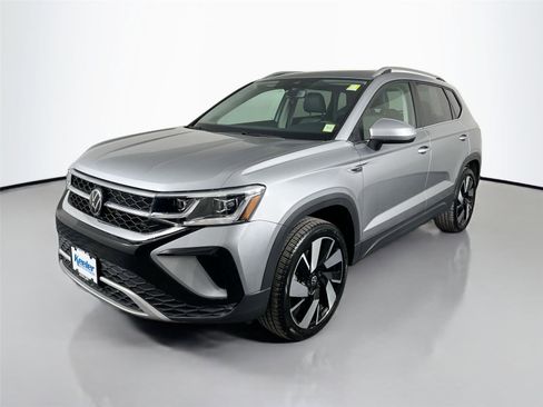 Used 2024 Volkswagen Taos SEL image 2