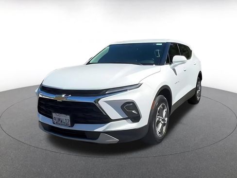 Used 2025 Chevrolet Blazer LT FWD image 6