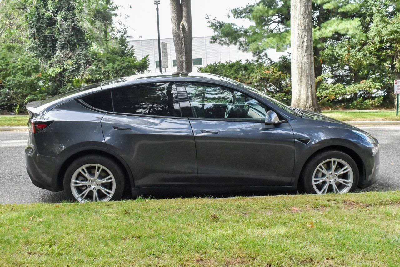 Used 2021 Tesla Model Y Long Range AWD/4WD image 8
