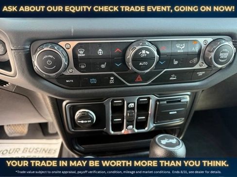 Used 2024 Jeep Wrangler Unlimited Sahara AWD/4WD image 16