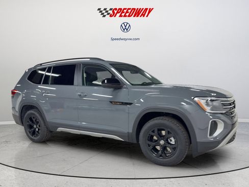New 2026 Volkswagen Atlas Peak Edition AWD/4WD image 3