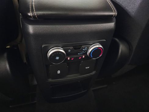 Used 2020 Ford Explorer XLT w/ Equipment Group 202A AWD/4WD image 32