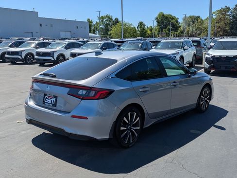 Used 2024 Honda Civic EX-L image 3