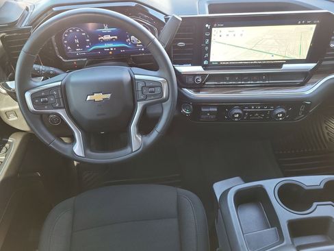 Used 2024 Chevrolet Silverado 2500 LT w/ Convenience Package image 26