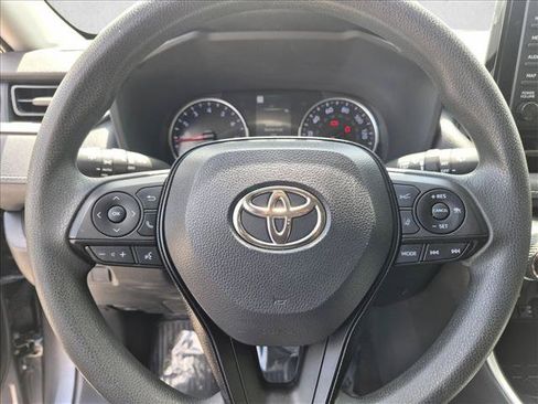 Used 2019 Toyota RAV4 XLE FWD image 10