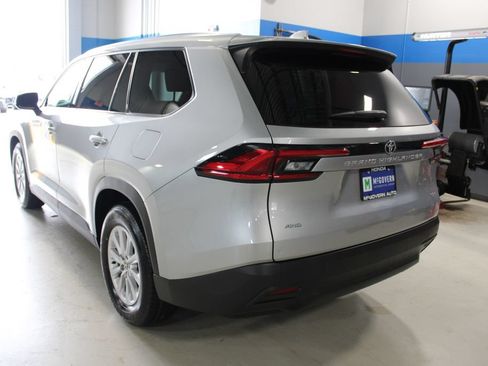 Used 2024 Toyota Grand Highlander AWD image 23