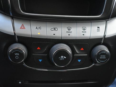 Used 2019 Dodge Journey SE w/ Premium Group image 26