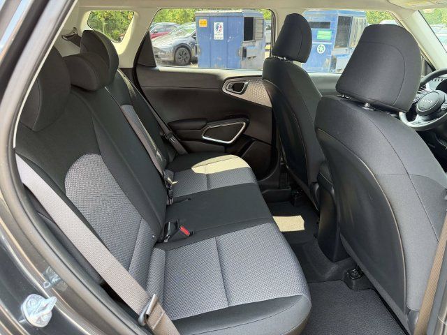 Used 2025 Kia Soul LX w/ LX Technology Package FWD image 14