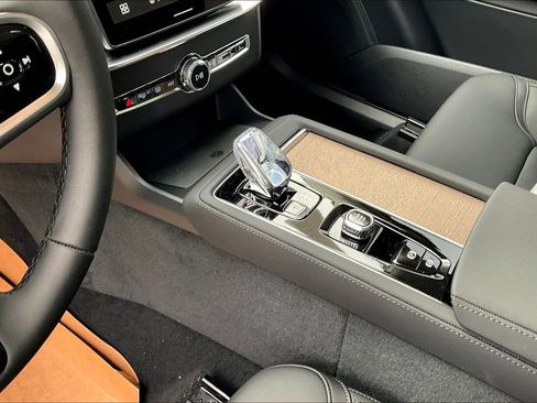 New 2026 Volvo XC90 B5 Plus w/ Protection Package Premier image 21