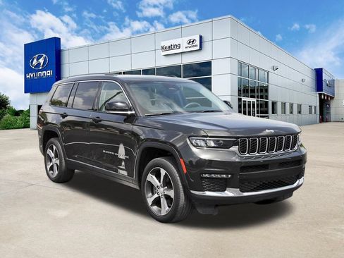 Used 2023 Jeep Grand Cherokee L Limited w/ Trailer Tow Group (B) AWD/4WD image 3