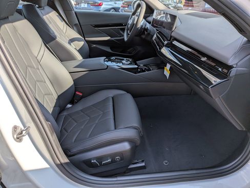 New 2026 BMW 530i xDrive w/ Premium Package image 36